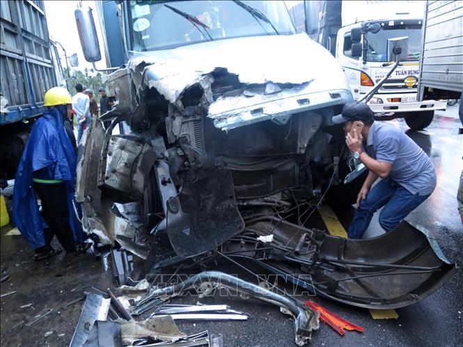 Tin tức - Tin tai nạn giao thông mới nhất ngày 25/12/2018: Đôi nam nữ đi xe tay ga gặp nạn khi đổ đèo Tam Đảo (Hình 2).