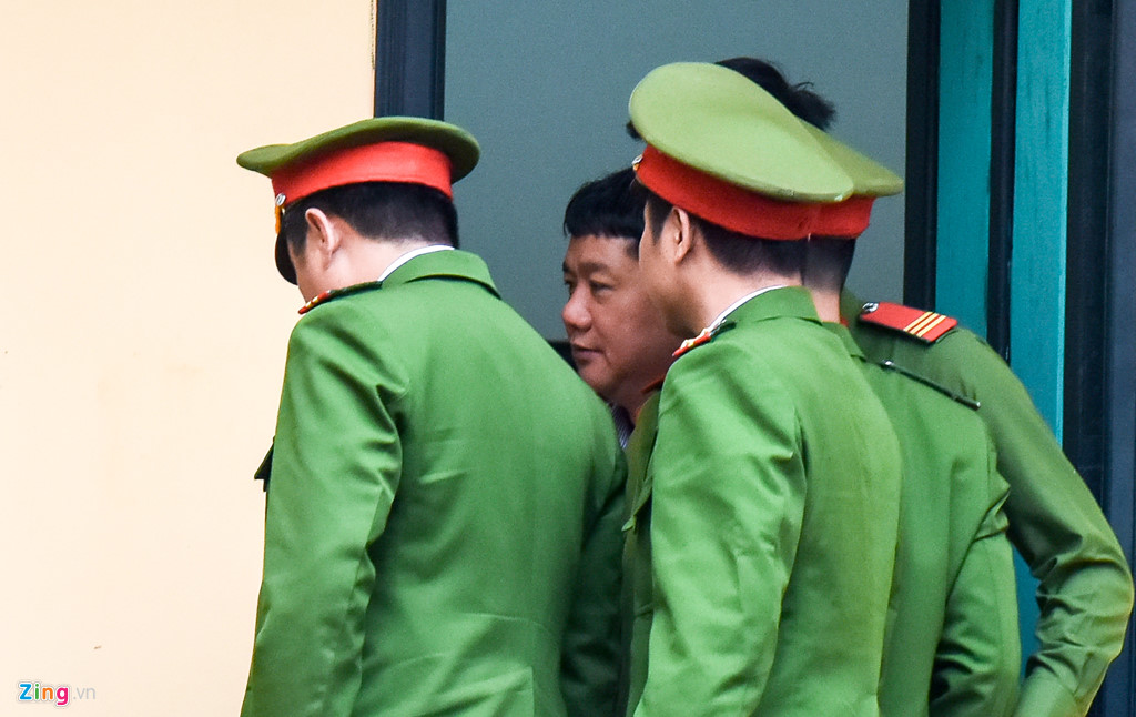Tin tức - Hình ảnh mới nhất của ông Đinh La Thăng trong lần thứ 2 hầu tòa (Hình 4).