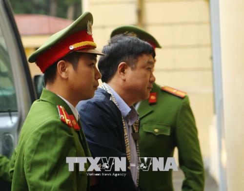 Tin tức - Hình ảnh mới nhất của ông Đinh La Thăng trong lần thứ 2 hầu tòa (Hình 3).