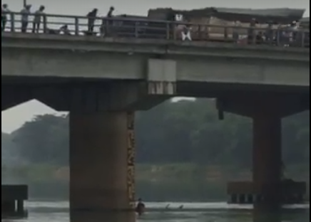 Tin tức - Nam thanh niên lao mình xuống sông cứu cô gái nhảy cầu tự tử