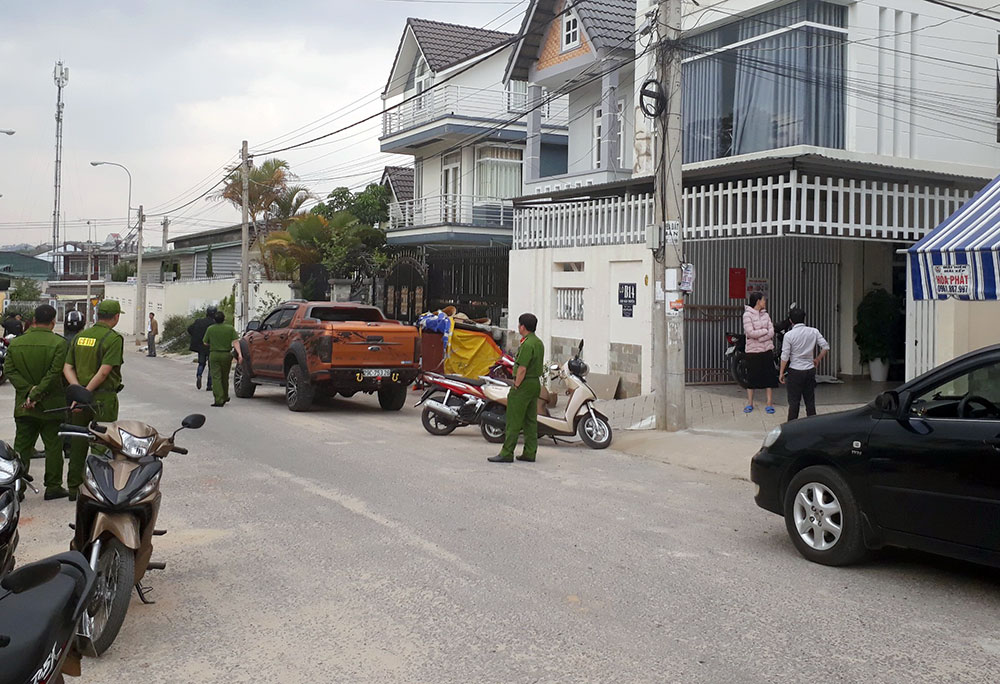 Tin tức - Tình tiết bất ngờ vụ 2 cha con bị trúng đạn trước cửa nhà ở Đà Lạt