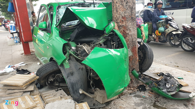 Tin tức - Tin tai nạn giao thông mới nhất ngày 16/1/2019: Va chạm với xe chở rác, 2 thanh niên tử vong (Hình 2).