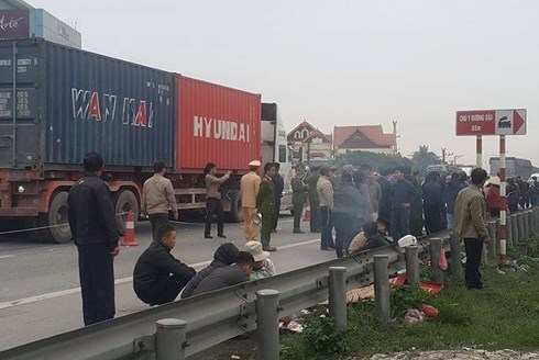 Tin tức - Vụ xe tải đâm đoàn viếng nghĩa trang: Chủ xe gây tai nạn là của một doanh nghiệp ở Hà Nội