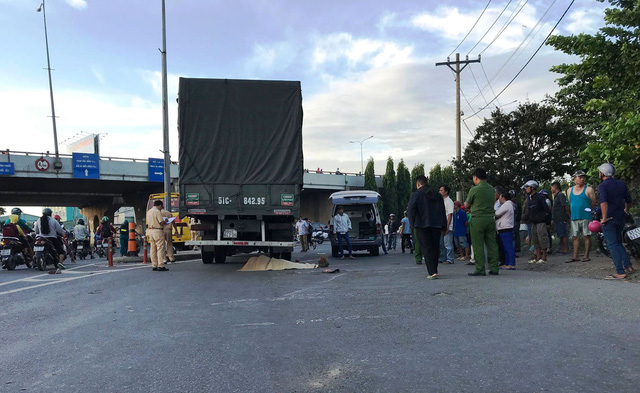 Tin tức - Tin tai nạn giao thông mới nhất ngày 5/1/2019: Trên đường đi khám thai, nữ công nhân bị xe tải cán tử vong
