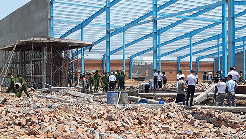Tin trong nước - Danh tính 5 người tử vong vụ sập tường công trình ở Vĩnh Long