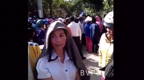 An ninh - Hình sự - Video: Vợ Bùi Văn Công tỉnh bơ kể việc phát hiện thi thể nữ sinh giao gà