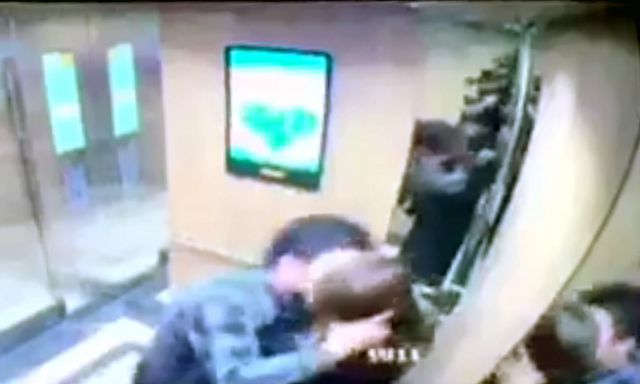 An ninh - Hình sự - Vụ cô gái trẻ tố bị cưỡng hôn trong thang máy: Người đàn ông chỉ bị phạt hành chính?