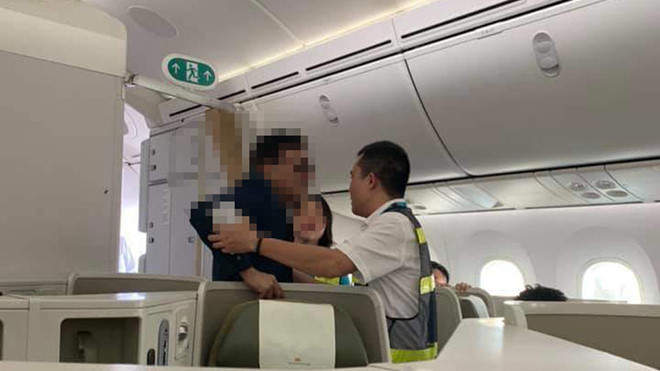 Tin trong nước - Vụ khách thương gia bị tố sàm sỡ cô gái trên máy bay Vietnam Airlines: Cục Hàng không Việt Nam lên tiếng