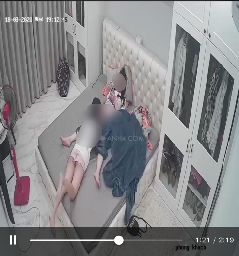 Cộng đồng mạng - Người phụ nữ nghi xuất hiện trong clip 'bán khỏa thân cho trẻ đụng chạm vùng nhạy cảm': Camera của tôi bị hack