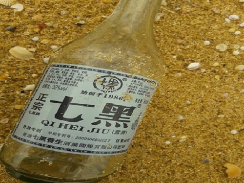 Hiện trường - Giải mã chai lọ in chữ Trung Quốc trên vùng biển có dầu vón cục (Hình 2).