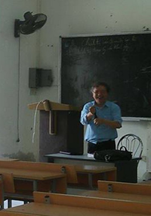 Cộng đồng mạng - Chuông reo hết giờ sinh viên vẫn ngủ và cách giải quyết 'bá đạo' của thầy giáo (Hình 2).