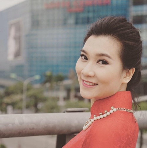 Tin tức giải trí - BTV Khánh Trang cùng với Thu Hà là gương mặt mới của Thời sự 19h VTV (Hình 2).