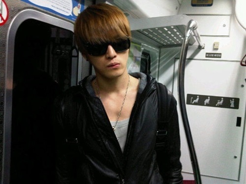 Người trong cuộc - G-Dragon, Park Bo Gum và loạt sao Hàn thân thiện đi tàu điện ngầm đốn tim fan (Hình 9).