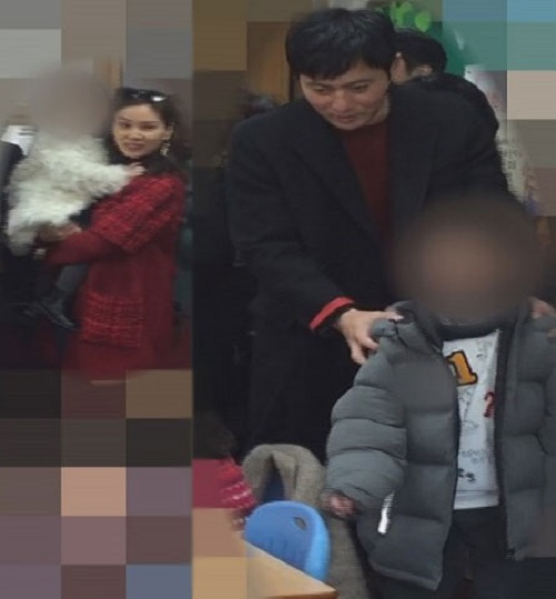 Tin tức giải trí - Tài tử Jang Dong Gun lần đầu lộ diện cùng vợ và hai con