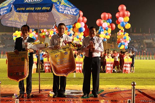 Kinh doanh - Khai mạc BTV – Cup Number 1: Đội bóng của 'Messi Campuchia' lấn át chủ nhà Bình (Hình 6).