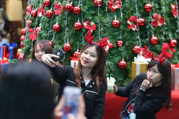 Tin trong nước - Giới trẻ Hà Thành hào hứng với tham dự hội chợ Giáng sinh 2018 (Hình 5).