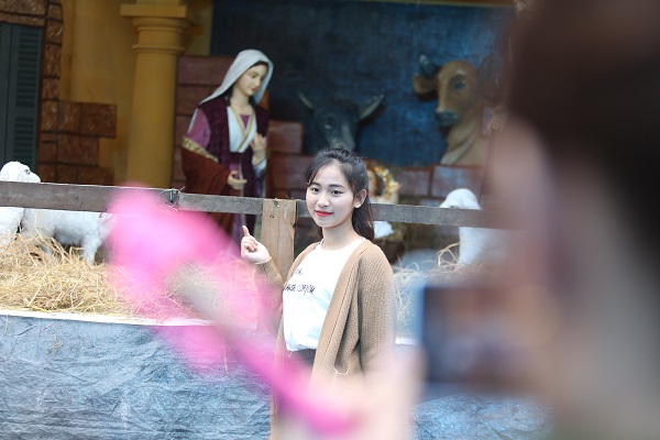 Tin trong nước - Giới trẻ Hà Thành hào hứng với tham dự hội chợ Giáng sinh 2018 (Hình 8).