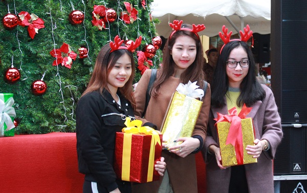 Tin trong nước - Giới trẻ Hà Thành hào hứng với tham dự hội chợ Giáng sinh 2018 (Hình 9).