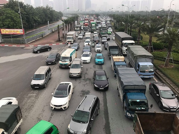 Tin trong nước - Tai nạn liên hoàn trên Đại lộ Thăng Long, giao thông ùn tắc nghiêm trọng (Hình 3).