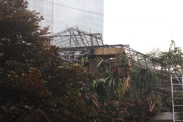 Tin trong nước - Hà Nội: Cháy lớn tại quán ca phê cọ gần tòa nhà Lotte (Hình 4).