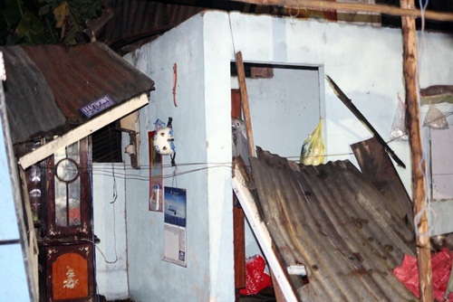 Tin trong nước - TP Hồ Chí Minh: Giống lốc khiến hàng chục căn nhà bị tốc mái