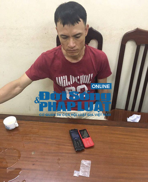 Pháp luật - Hà Nội: Phi tang ma tuý xuống đường, bỏ xe chạy vẫn không thoát 141