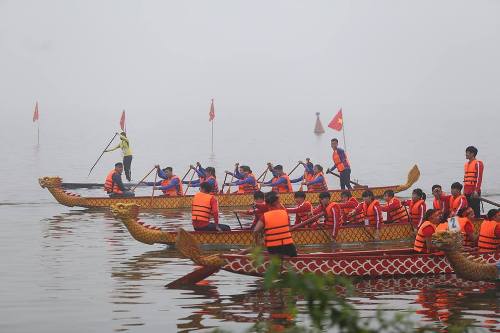 Tin trong nước - Lần đầu tiên Hà Nội tổ chức Lễ hội bơi chải thuyền rồng trên hồ Tây (Hình 5).
