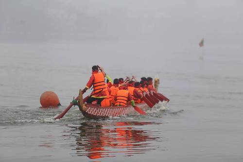 Tin trong nước - Lần đầu tiên Hà Nội tổ chức Lễ hội bơi chải thuyền rồng trên hồ Tây (Hình 6).