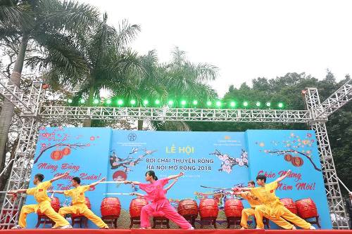 Tin trong nước - Lần đầu tiên Hà Nội tổ chức Lễ hội bơi chải thuyền rồng trên hồ Tây