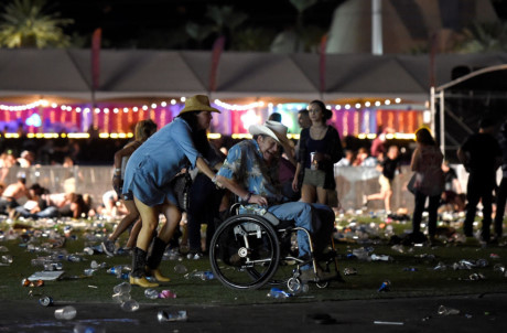 Tin thế giới - Khoảnh khắc kinh hoàng trong vụ xả súng tại Las Vegas qua tấm hình của phóng viên (Hình 2).