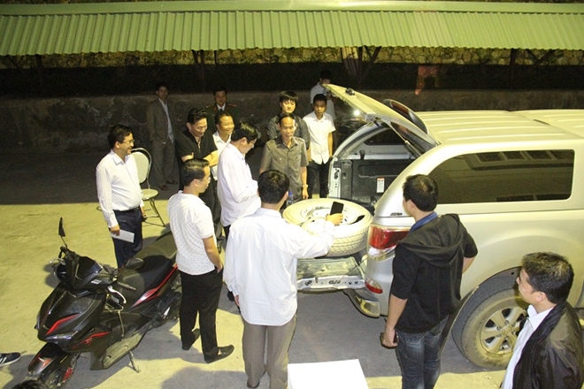 Pháp luật - Lào Cai: Bắt giữ 40 bánh heroin vận chuyển bằng xe 'biển xanh'