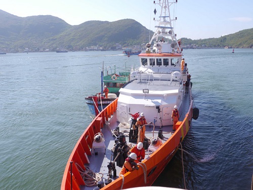 Tin tức - Tàu cá gồm 12 thuyền viên gặp nạn, thả trôi trên biển chờ cứu hộ