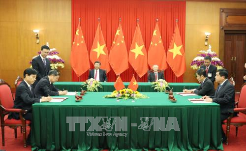 Tin trong nước - Việt Nam - Trung Quốc ký kết và trao 19 văn kiện hợp tác
