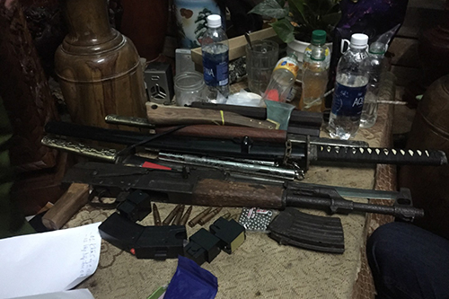Tin tức - Thu giữ súng AK trong phòng ngủ của 'trùm' ma túy