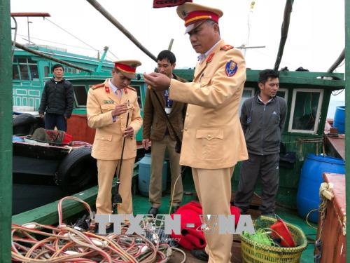 Tin tức - Quảng Ninh: Bắt giữ hàng loạt tàu khai thác thủy sản trái phép