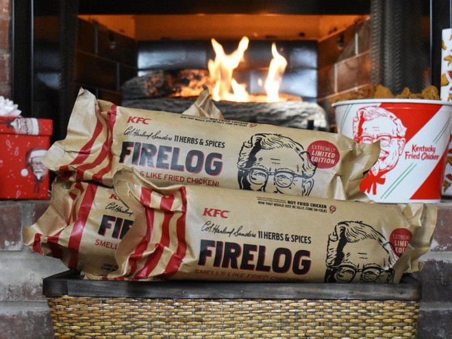 Tin tức - KFC đang bán gỗ đốt lò sưởi có mùi gà rán, cùng dân tình khuấy động mùa Giáng sinh