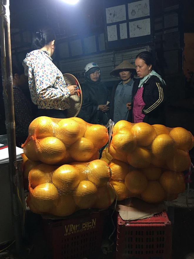 Tin tức - Bưởi Trung Quốc trọng lượng 'khổng lồ', vỏ vàng bóng tràn về chợ Việt (Hình 2).