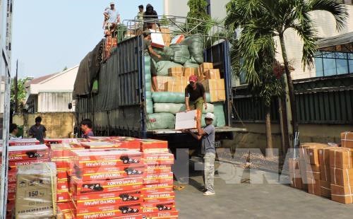 Tin tức - Kon Tum: Phát hiện gần 300 hộp tân dược không rõ nguồn gốc trên xe biển số Lào