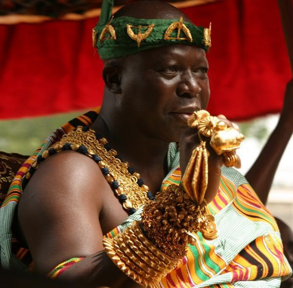 Tin tức - Bộ tộc châu Phi giàu đến nỗi đôi dép lê cũng gắn vàng ròng