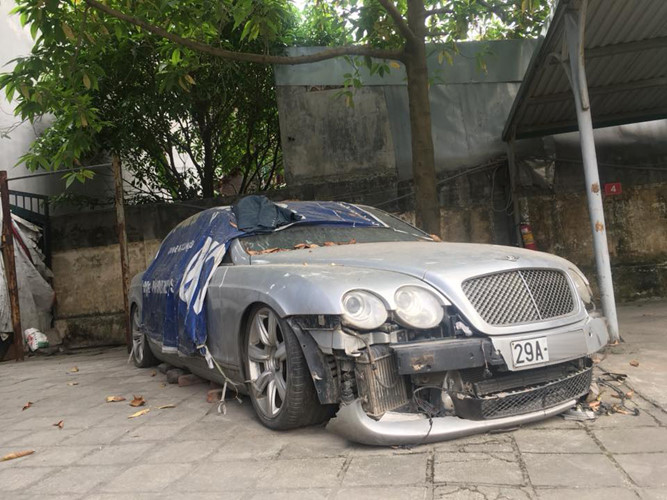 Tin tức - Siêu xe Bentley 'vứt xó' ở Hà Nội khiến nhiều người tò mò