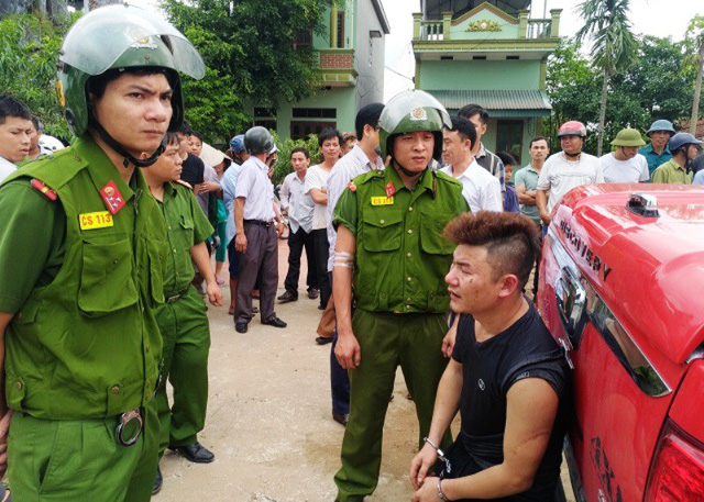 Tin tức - Hà Nam: Tạm giữ đối tượng mang súng, kiếm đi đánh ghen