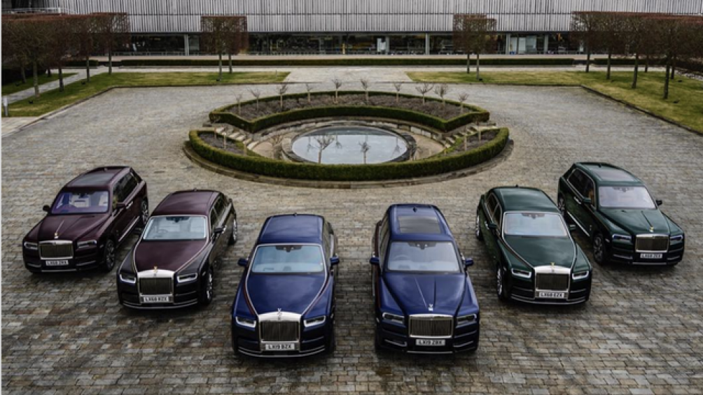 Tin tức - Hé lộ danh tính đại gia mua cùng lúc 6 chiếc Rolls-Royce chỉ để đồng bộ với khăn đội đầu