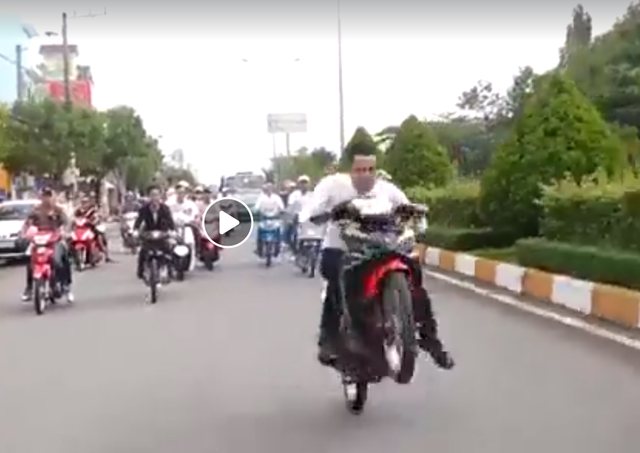 Tin trong nước - Vụ 'bốc đầu' xe máy trong ngày cưới ở Bạc Liêu: Chú rể cùng nhiều người khác bị xử phạt