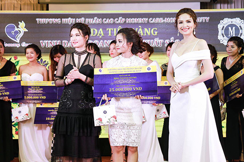 Tin tức giải trí - Hoa hậu Diễm Hương – quyến rũ ở sự kiện Mommy (Hình 6).