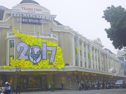 Tin trong nước - Hà Nội giảm trang trí lòe loẹt đón tết Đinh Dậu 2017 (Hình 2).