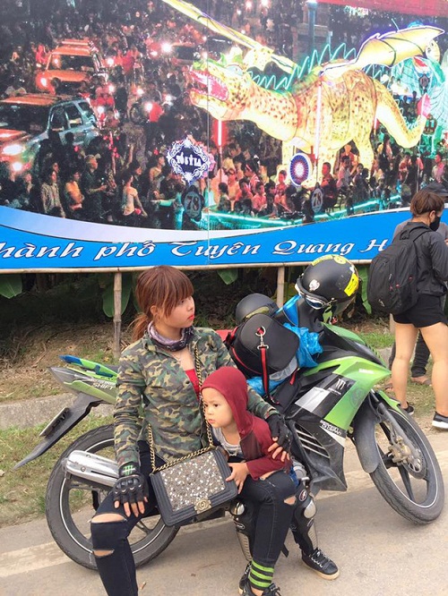Tin tức - Bà mẹ đơn thân 20 tuổi dẫn con trai 3 tuổi đi phượt bằng xe máy để thực hiện ước mơ 