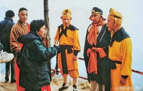 Chuyện làng sao - Hé lộ những bức ảnh hậu trường của đoàn làm phim Tây Du Ký 1986 (Hình 7).