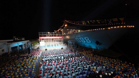 Tin thế giới - Trung Quốc xây dựng tàu chiến đổ bộ lớn nhất cho hải quân