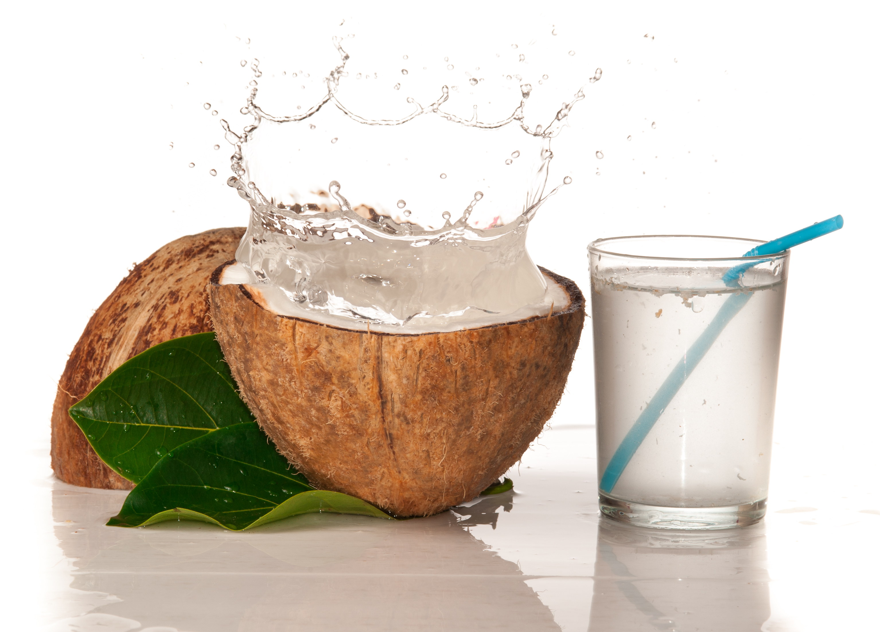 Y tế - Đau dạ dày có nên uống nước dừa?