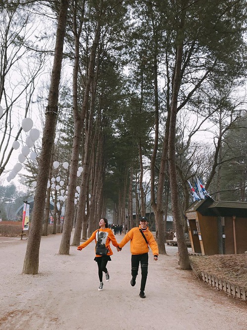 Tin tức - Văn Mai Hương và Bình An diện đồ đôi, nắm tay nhau đi du lịch Hàn Quốc